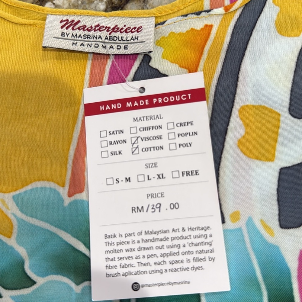 Handmade, beautiful summer top with a Hawaiian flair. Size S-M - Picture 5 of 5